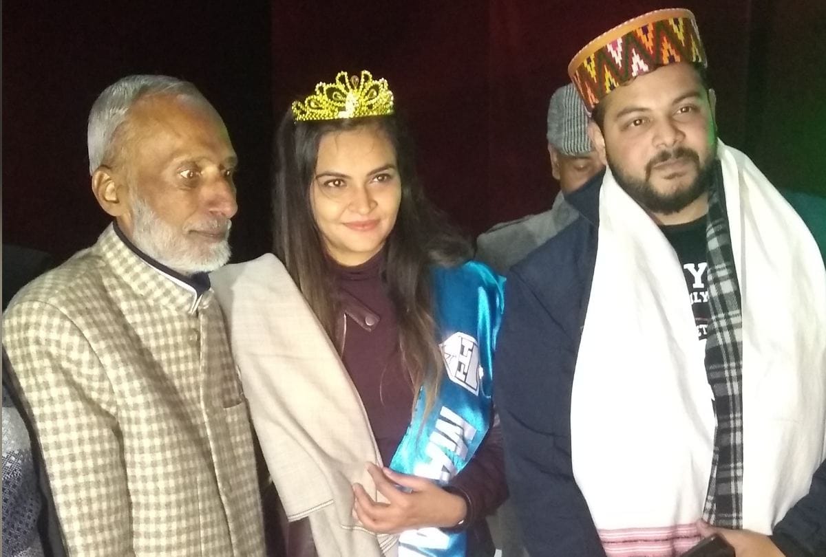 Happy new year celebrations in Manali Delhi Neha crowns as New year queen