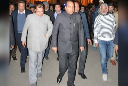 CM jairam thakur celebrated new year in public Mall road shimla