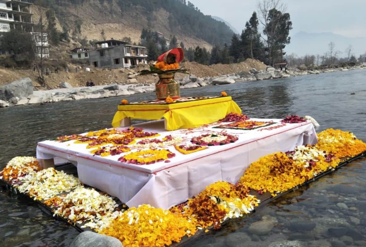 Maha Aarti Of River Beas in Kullu Himachal Pradesh