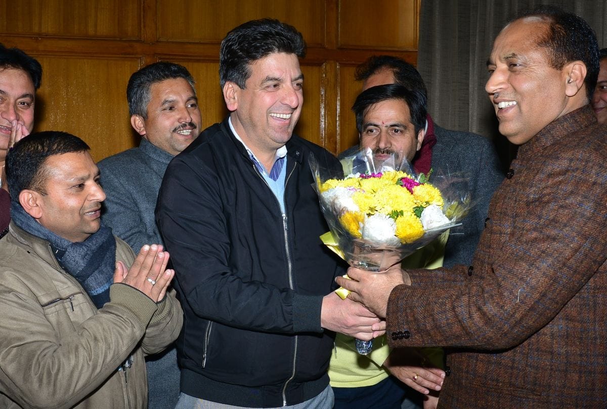 leaders officers greets cm jairam thakur on new year 2019