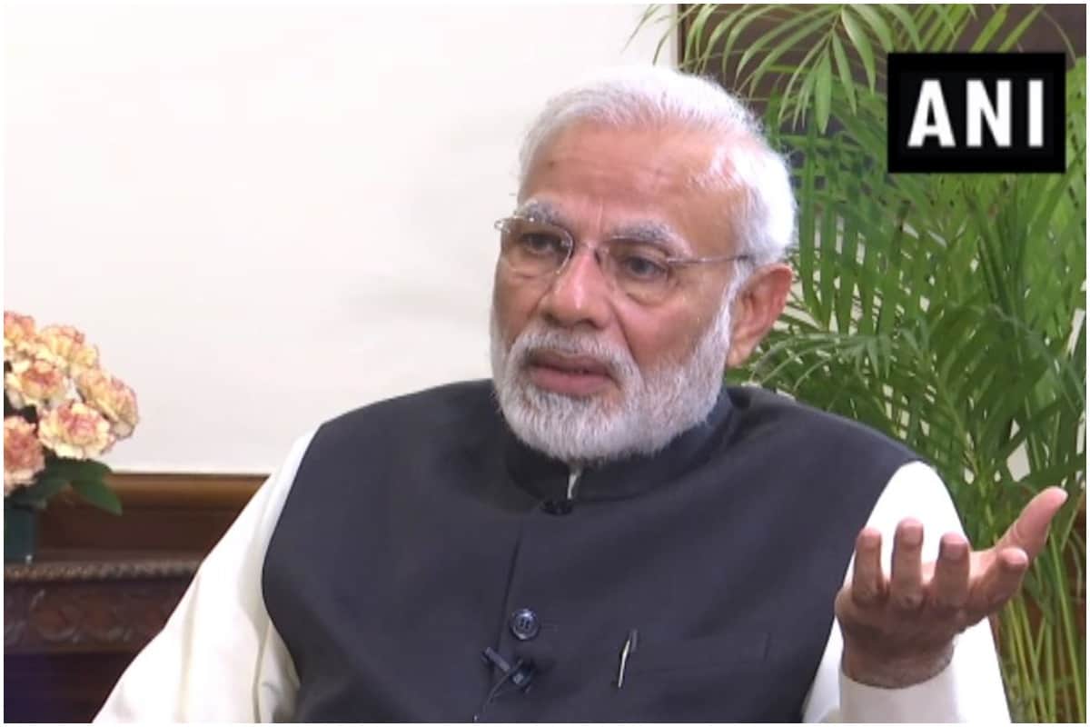 pm modi and bollywood stars meeting selfie troll on social media