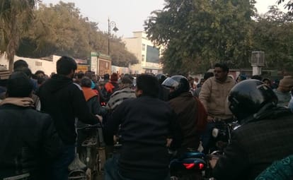 Traffic uncontrolled on new year first day in varanasi