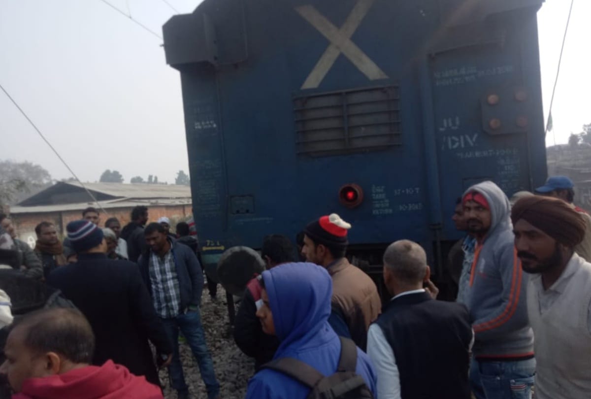 Youth dies after falling from train in varanasi