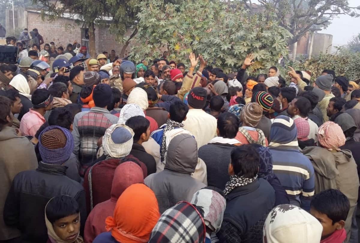 Truck accident in chandauli and seven people died