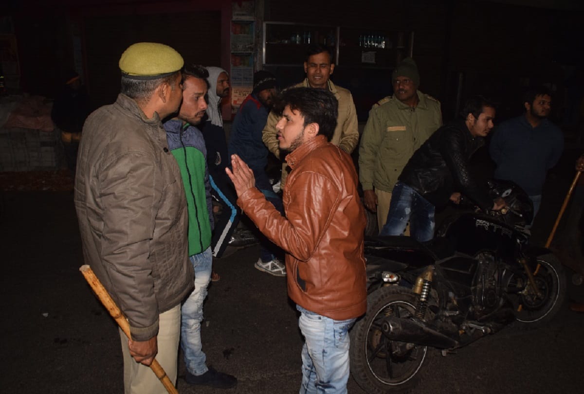 Happy New Year's celebration, police beating by accused the youth