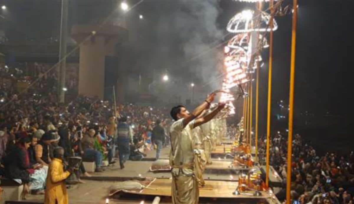 New year 2019 varanasi people celebrated on ganga ghat