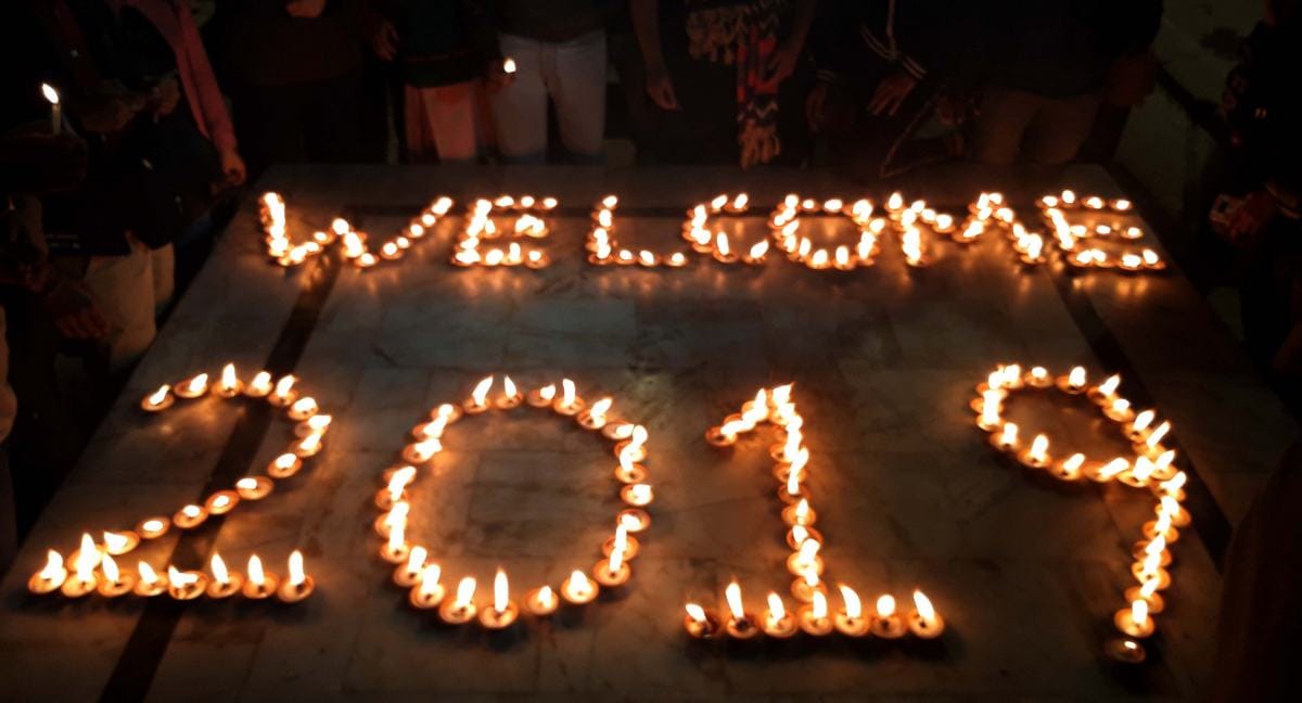 New year 2019 varanasi people celebrated on ganga ghat