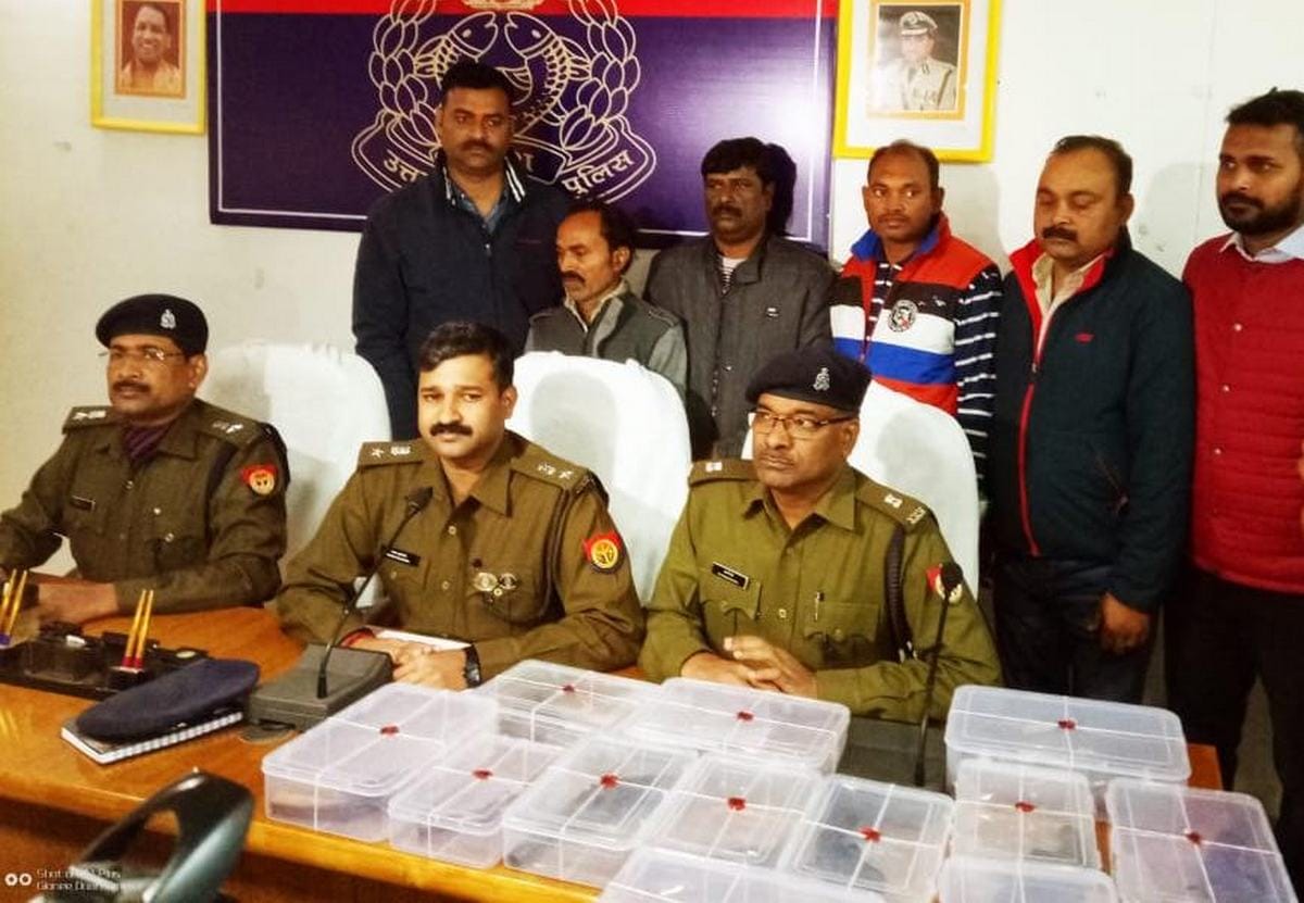 Varanasi crime branch recovered many arms and smuggler arrested