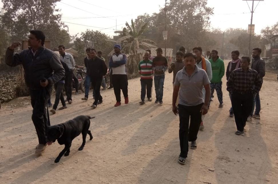 Varanasi Prayagraj Mall Bomb News:  There was an uproar over the news of a bomb being placed in a mall in Varanasi