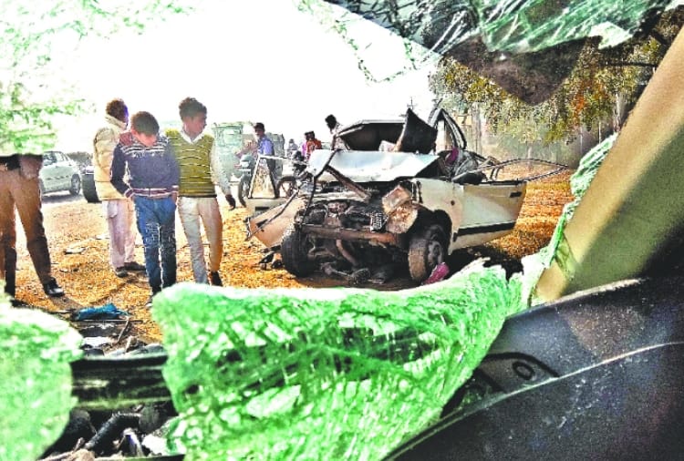 chandigarh,Mother and daughter death in road accident in zirakpur