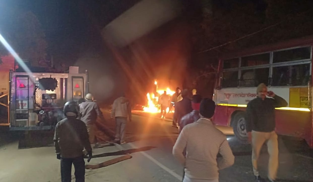 roadways bus rammed down scooty, 3 dead in bulandshahr