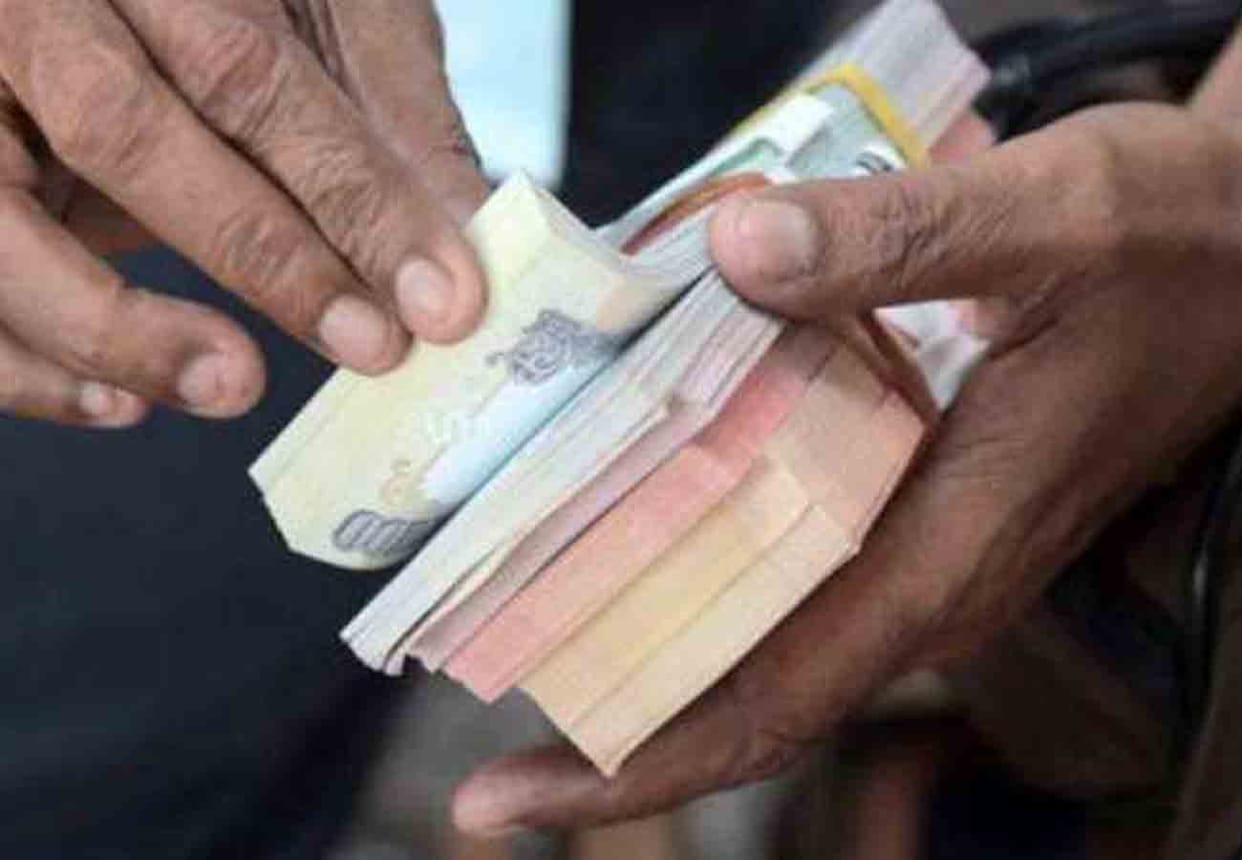 clerk arrested in district panchayat taking Bribe