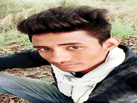 Car reversal, death of a young man
