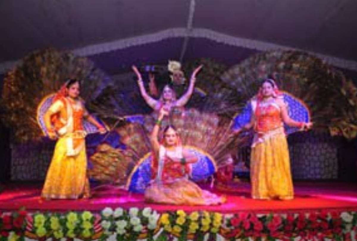 brij ki radha ke liye mayur bn nache shree kirsan