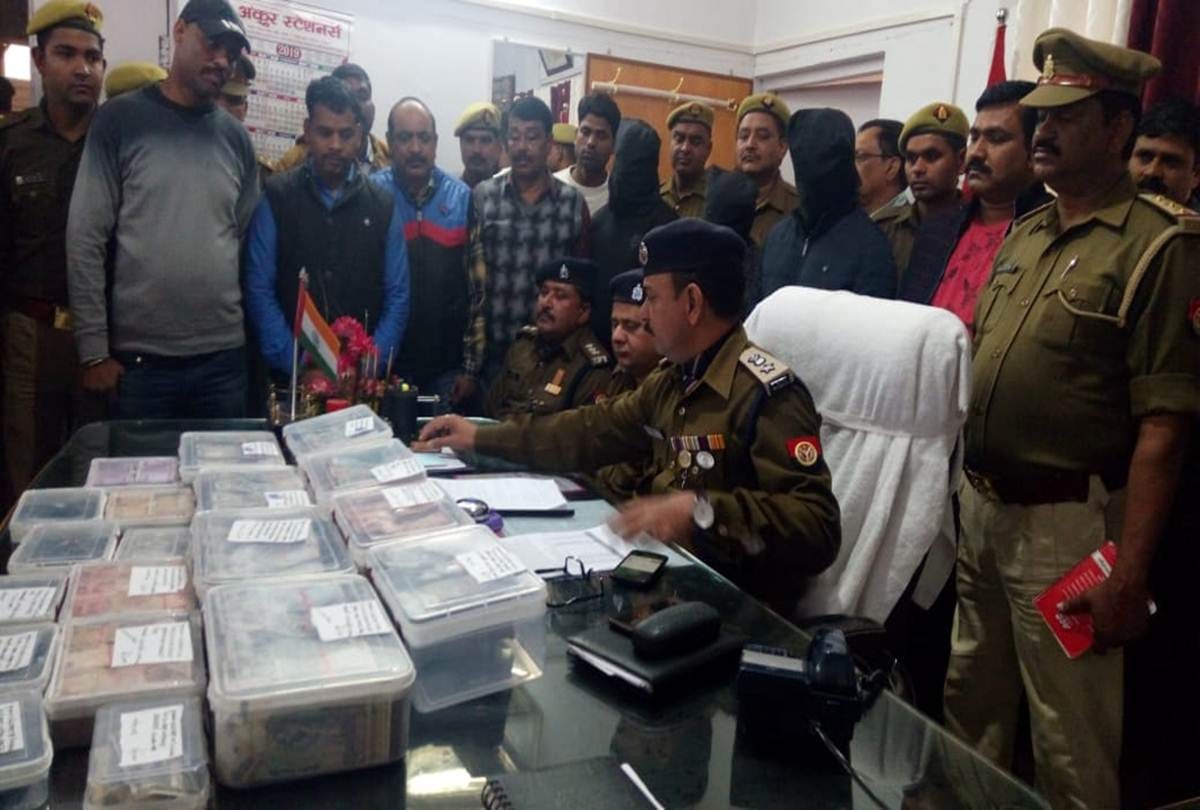 UP Police Arrested 3 robbers who looted cash van in Kushinagar