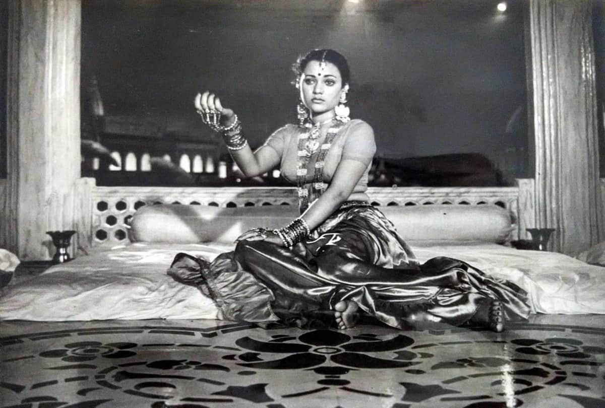 Throwback Thursday Picture Of Mandakini in her debut Raj Kapoor Ram Teri Ganga Maili