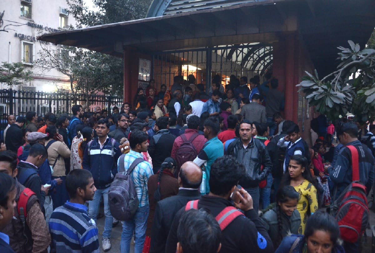 Delhi Police Shut five Metro stations Exit Gates Due to New Year crowd