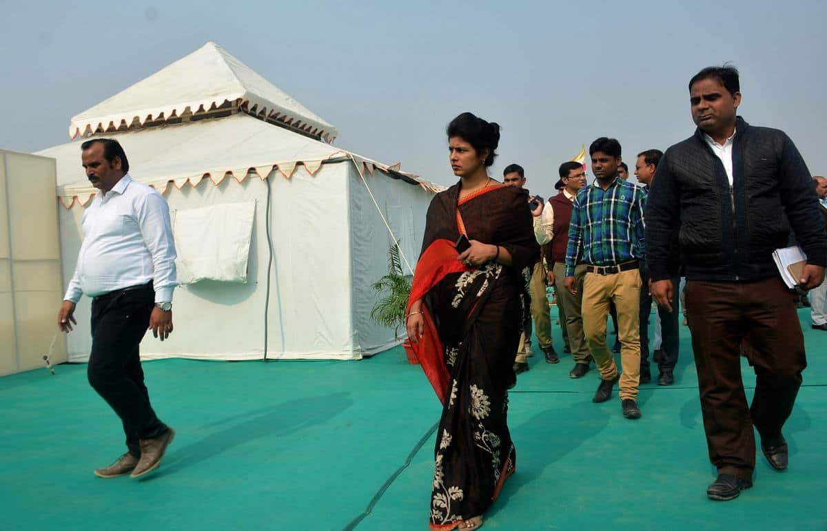 Narendra modi will stay with migrnats in tent city during NRI summit in varanasi