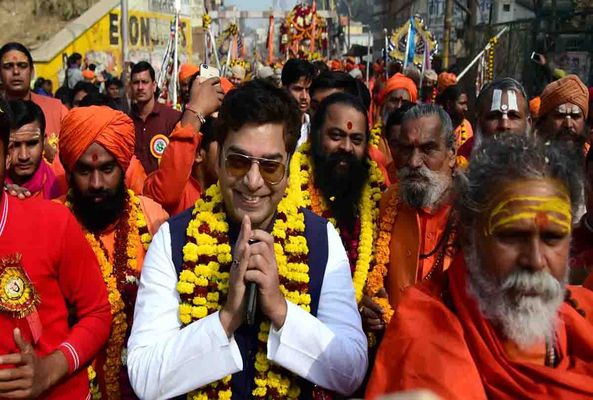 Kumbh 2019-Peshwai of niranjani akhara, Naga sadhu are center of attraction