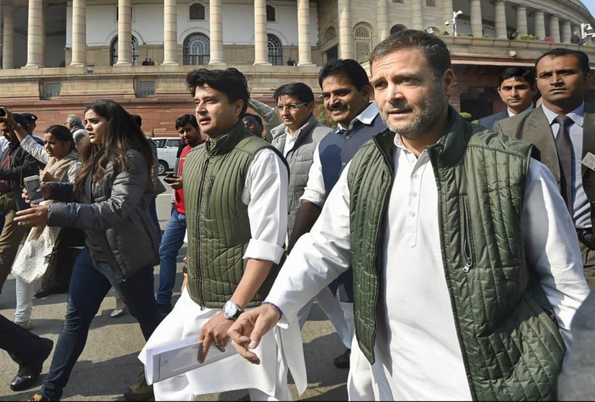 Rahul Gandhi quilted jacket on white kurta is in trend