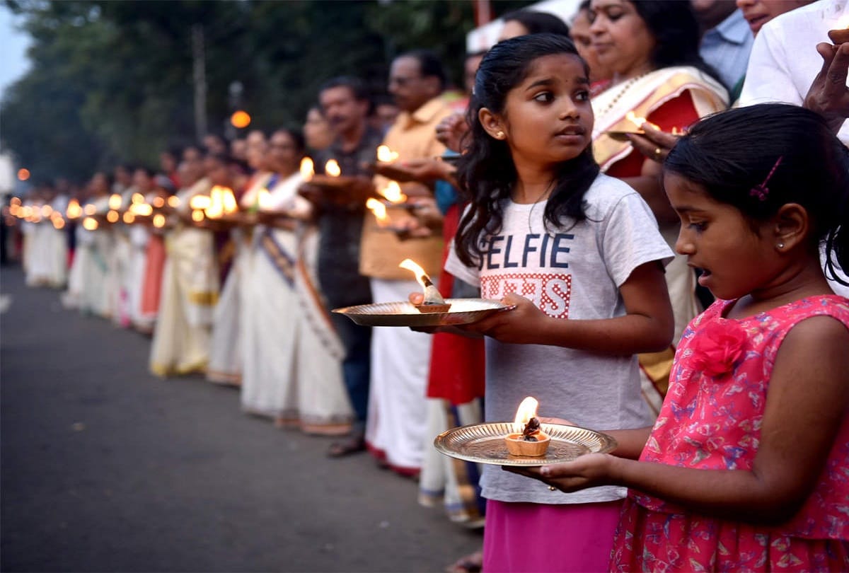 630 km women wall fortress of conservatism vijayan human chain sabarimala temple