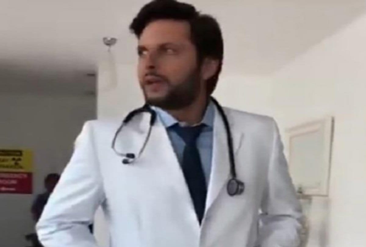 shahid afridi new doctor look goes viral on social media