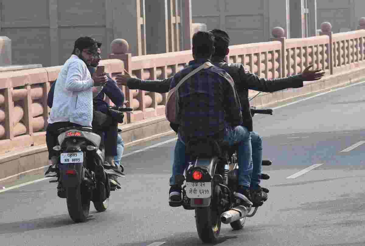 stunt on the roads in lucknow