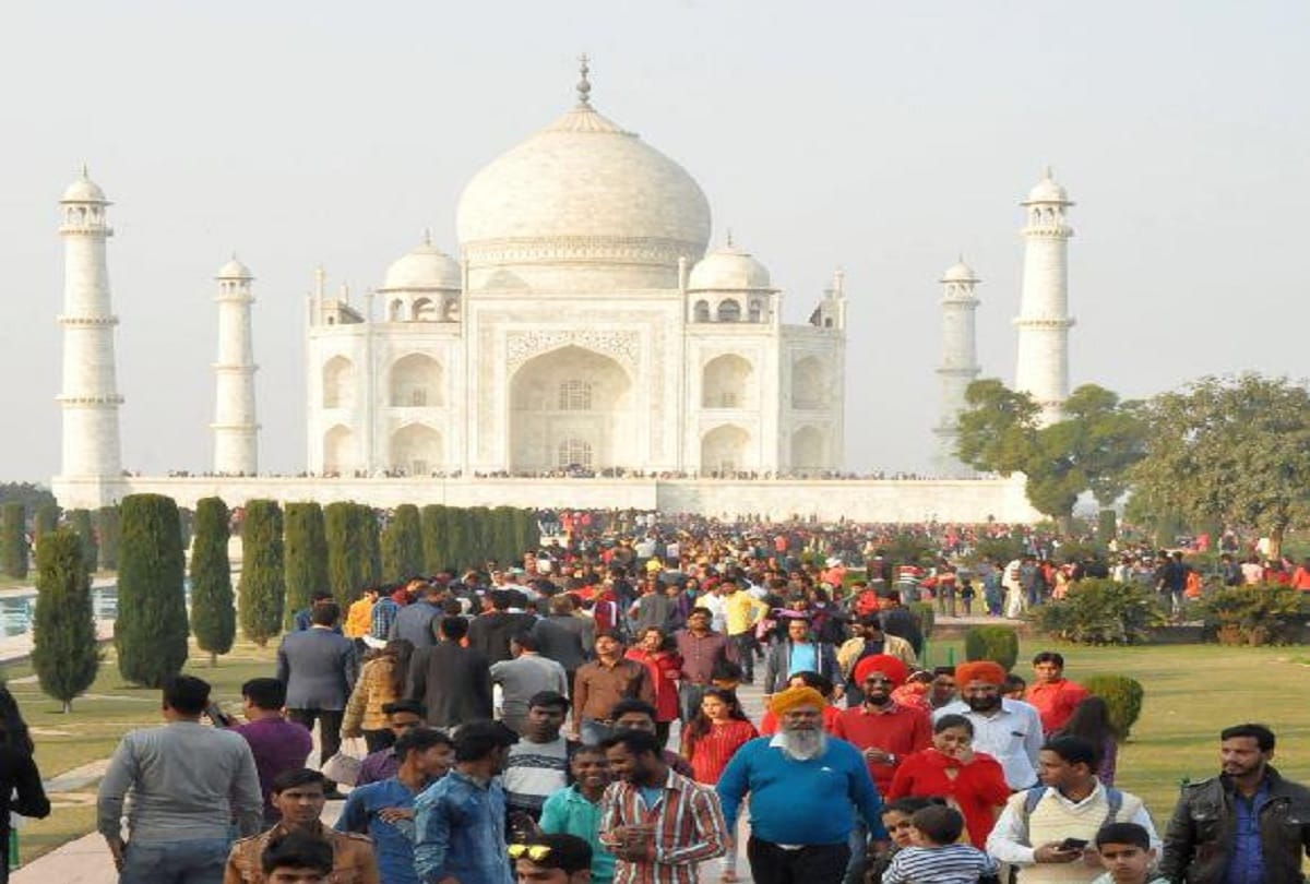 Exclusive Earning Rs. 145 crores from Taj Mahal tickets