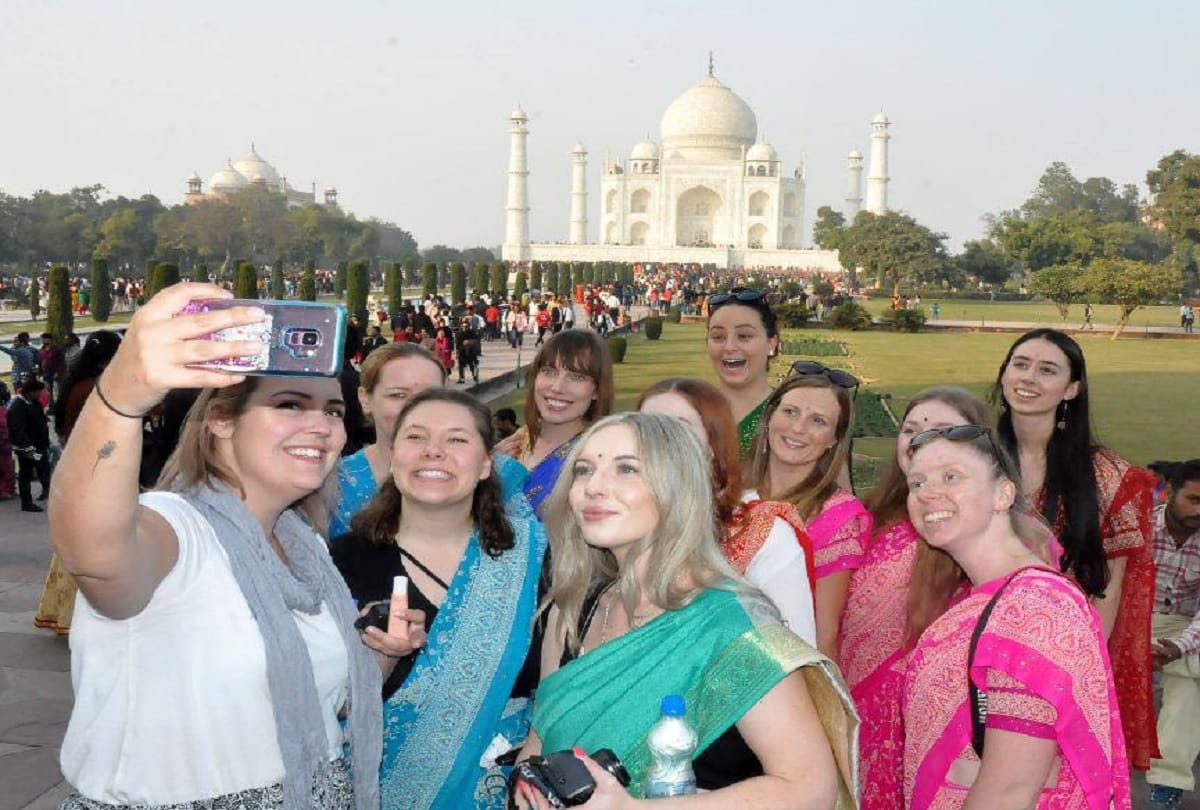 Exclusive Earning Rs. 145 crores from Taj Mahal tickets