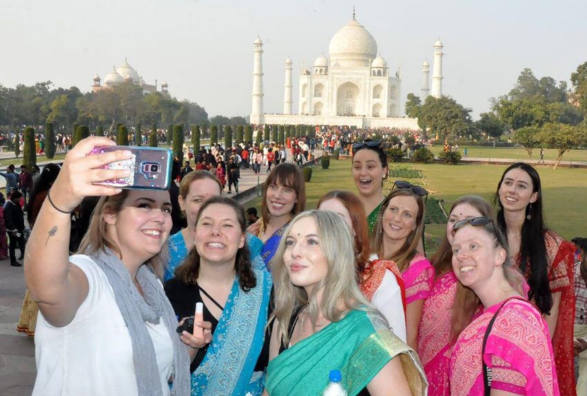 New year celebration in Taj mahal agra