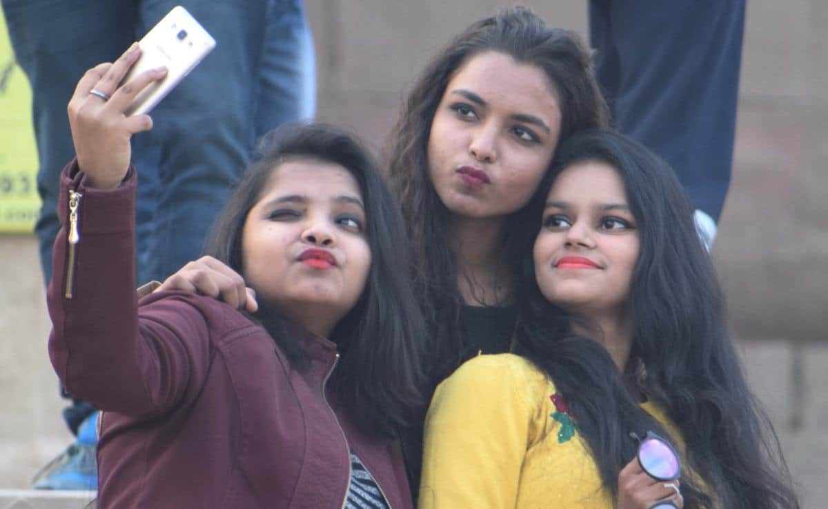 Varanasi people enjoy first day of new year 2019