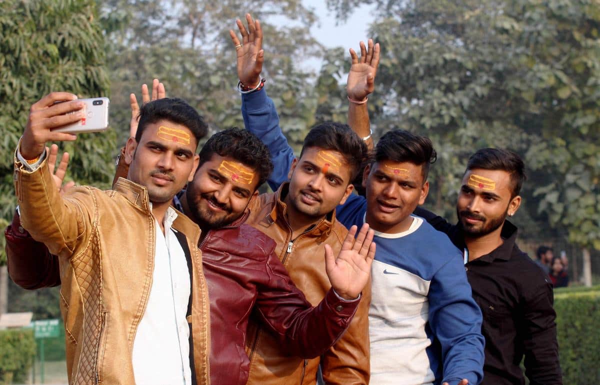 Varanasi people enjoy first day of new year 2019