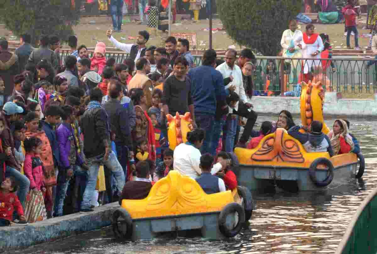 People enjoyed in parks on first day of new year