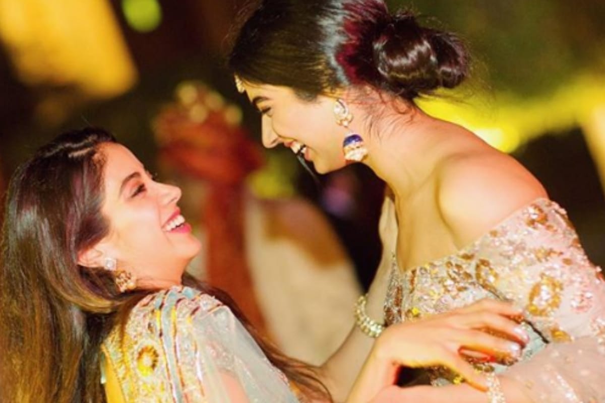 Meerut Girls Copying Bollywood Actress Jahnavi kapoor and Sara ali khan for Fairwell Party