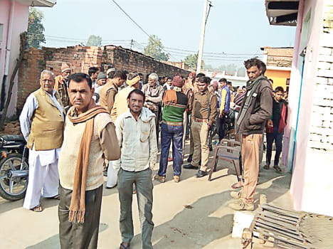 The same night, thieves in three houses of Umri village