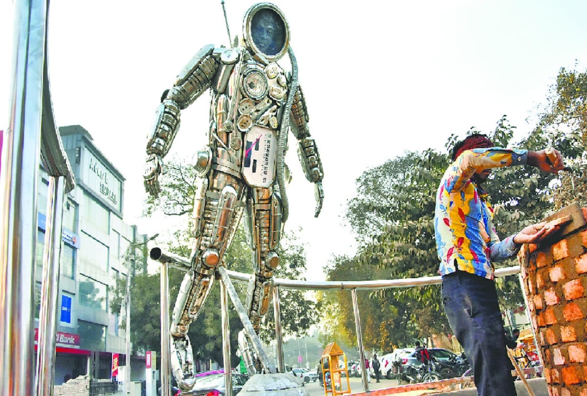 kumbh 2018- city chowk Decorated, Astronaut Center of Attraction