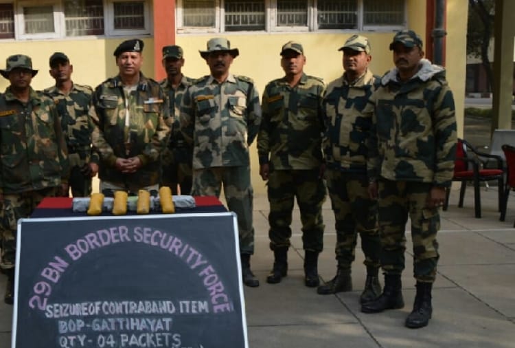 BSF Caught two kg heroin from Pakistan Border In Punjab