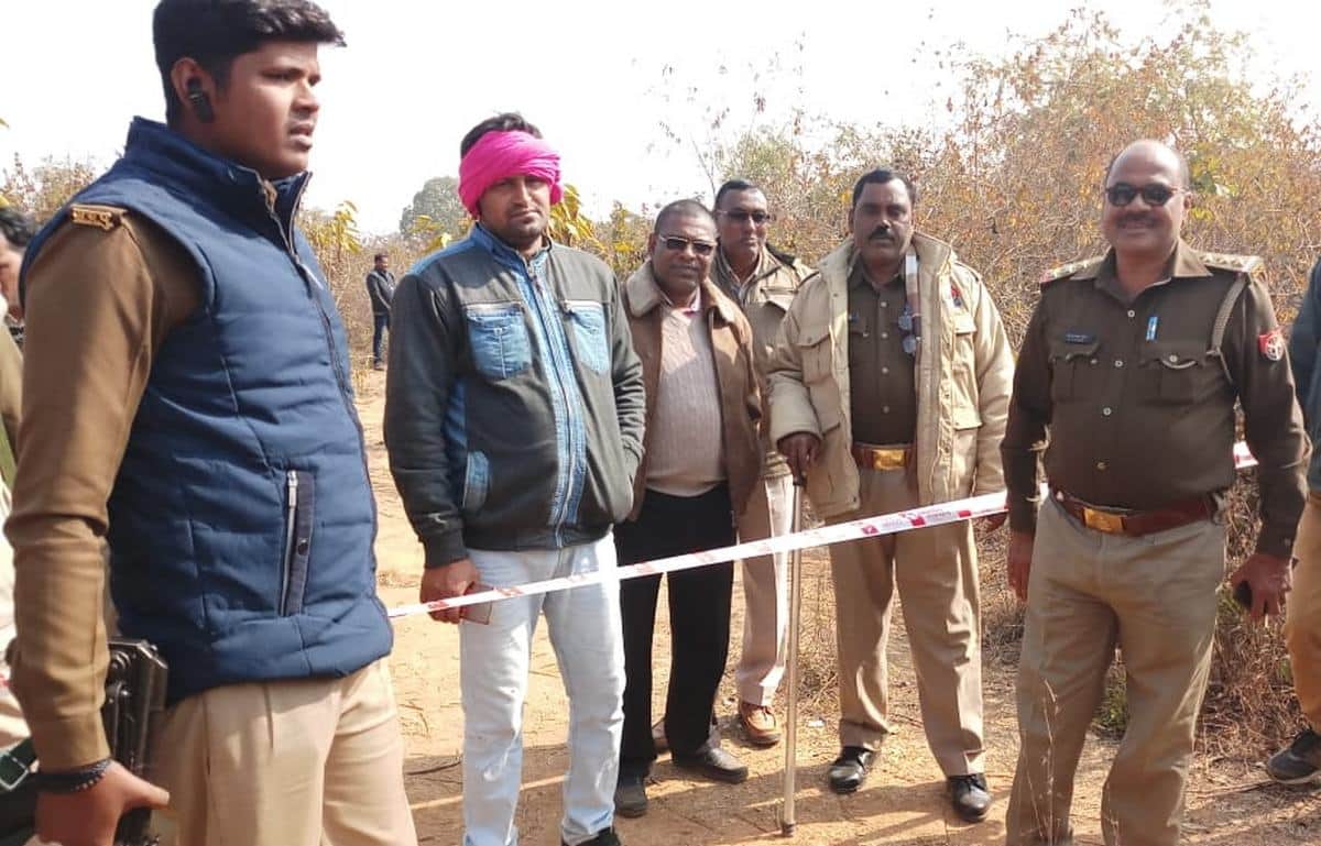 Injured leopard finally caught by forest team in chandauli