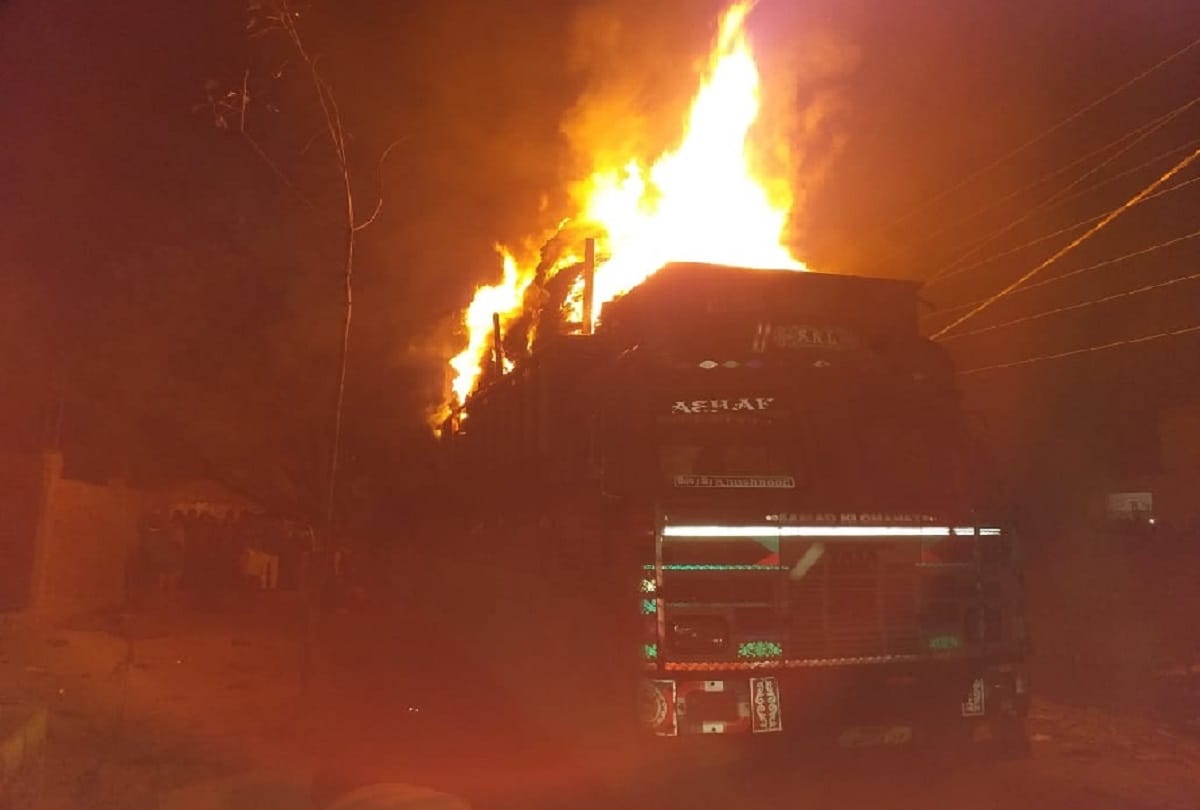 Kumbh Mela: A truck caught fire in Meerut and damaged millions of rupees