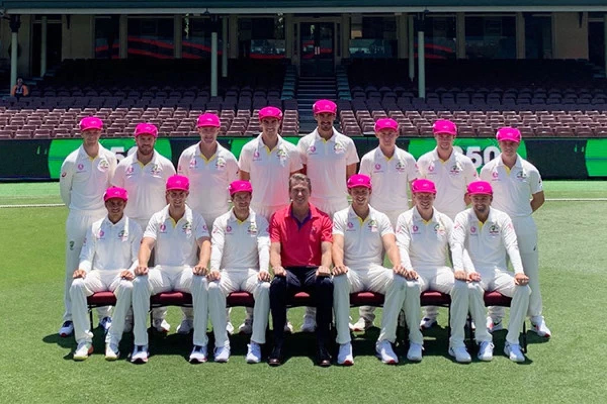 team india present pink signatured caps to glenn mcgrath during sydney test