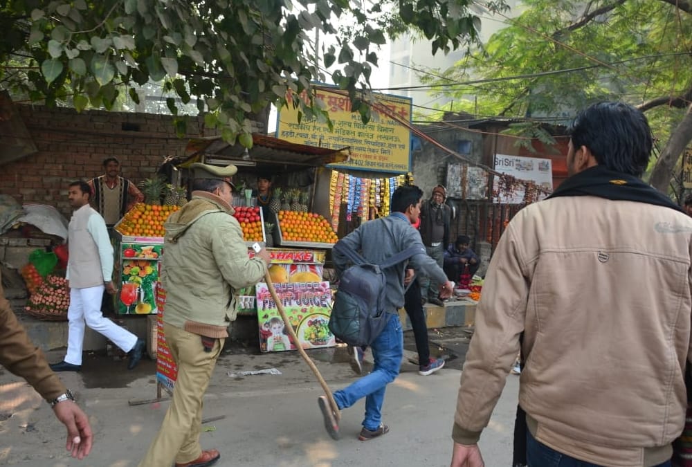 applicants protest in front of police board of uttar pradesh.
