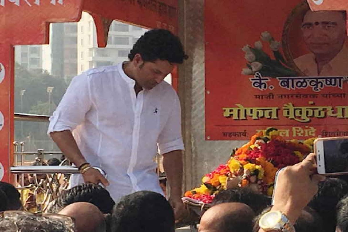 sachin tendulkar cry on ramakant achrekar funeral