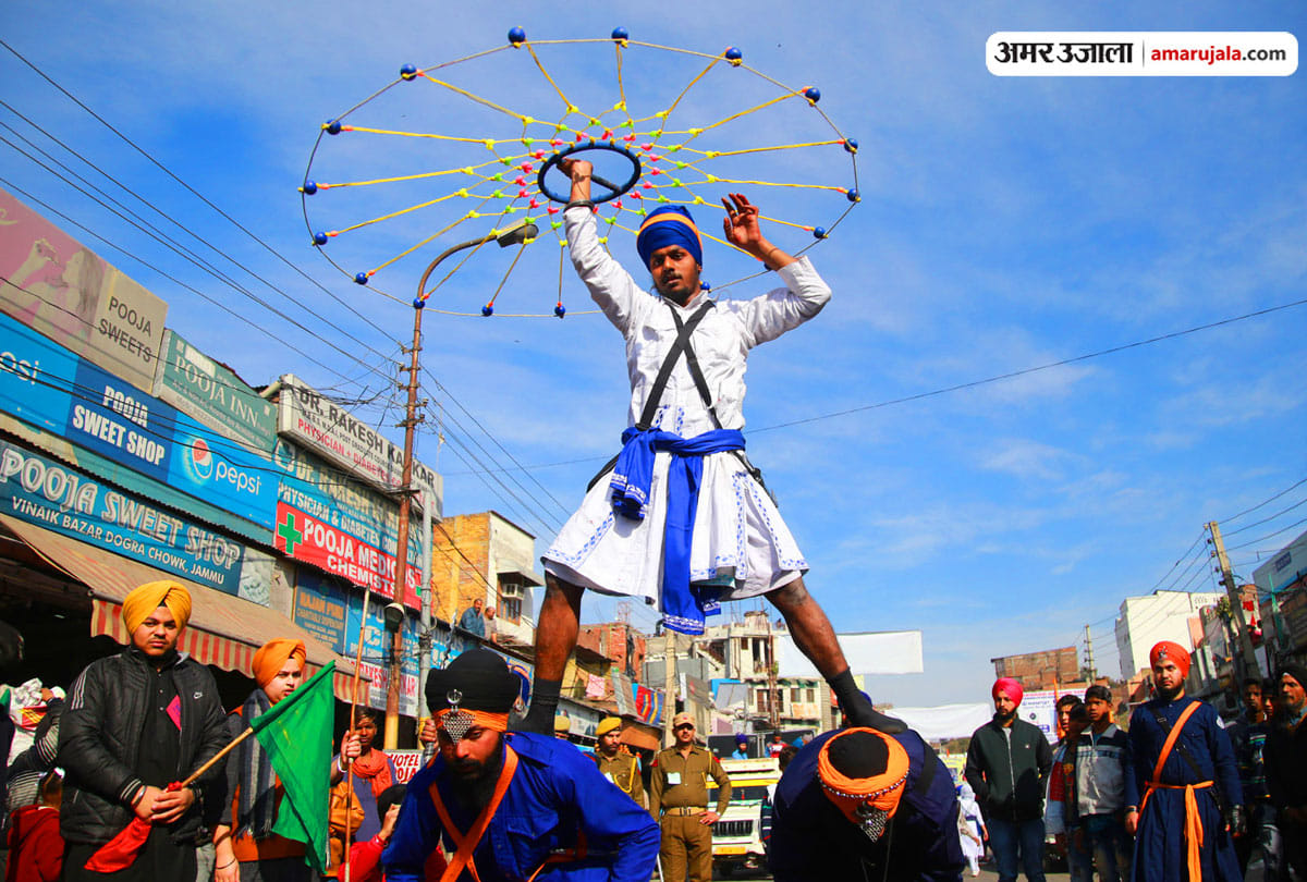 Sikhs Display Gatka Skills Ahead of Guru Gobind Singh Jayanti 2019 in Jammu