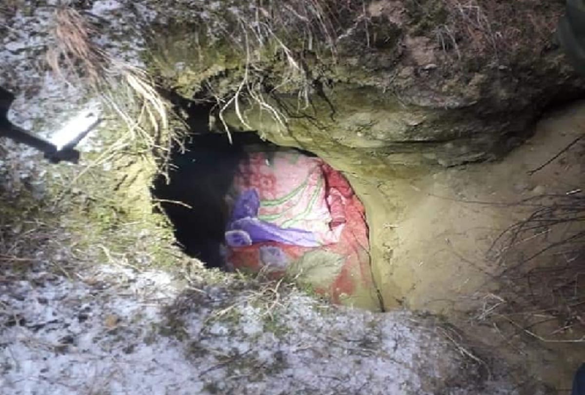 militant hideout busted in mendhar poonch jammu kashmir, weapons and ammunition recovered