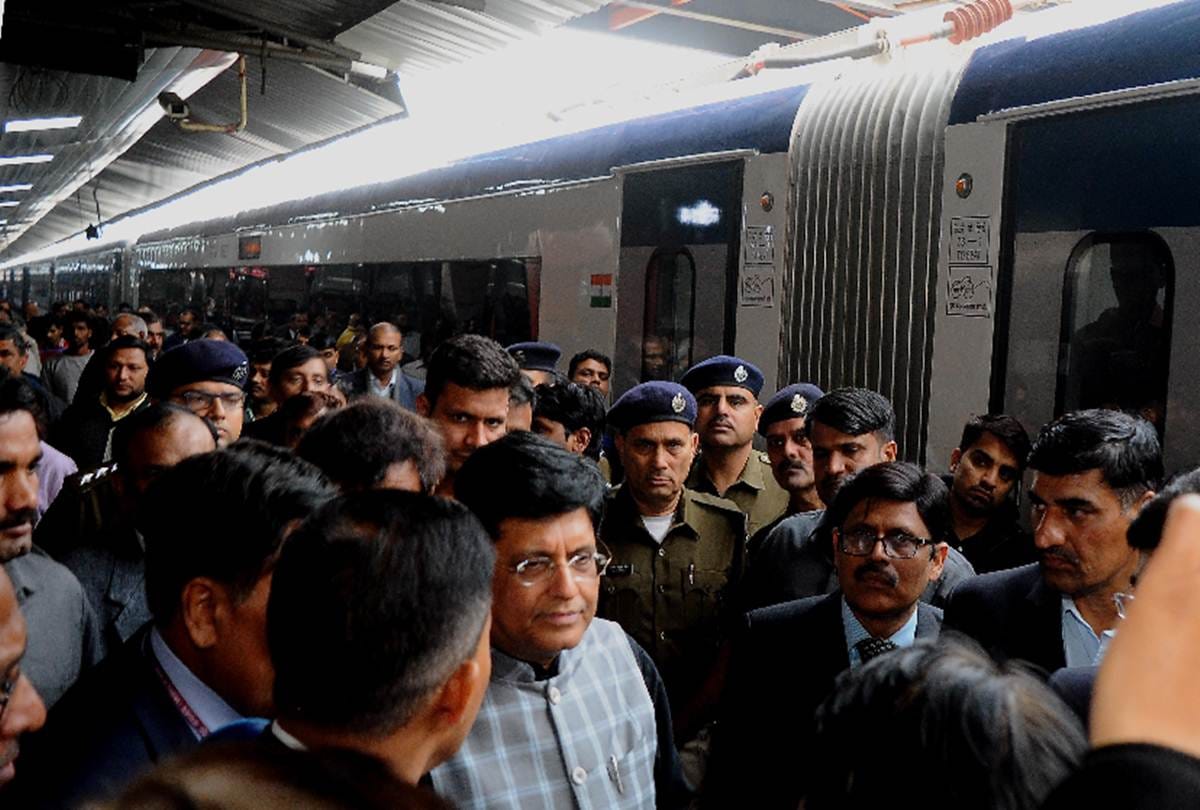 Train 18 Likely to Run between Delhi and Varanasi Next Week Read all Features and Drawbacks