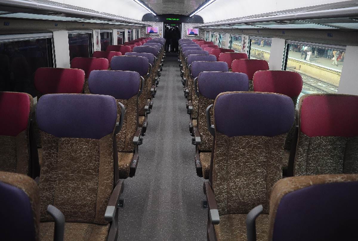 Train 18 Likely to Run between Delhi and Varanasi Next Week Read all Features and Drawbacks