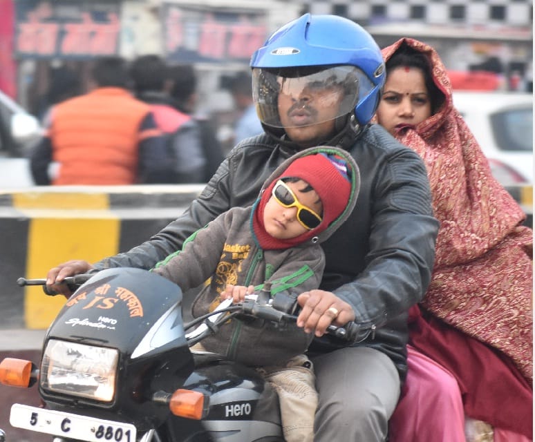 सूरज ने ली बादलों की ओट, बढ़ी सिहरन