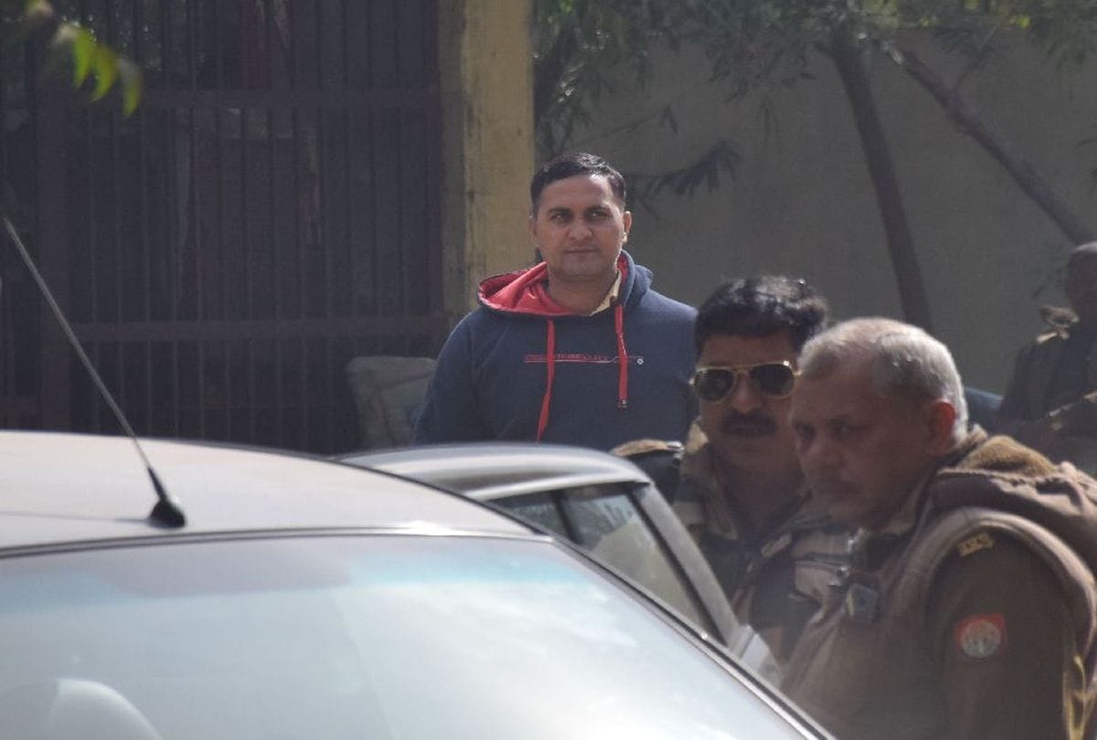 murder accused police inspector surrender in court