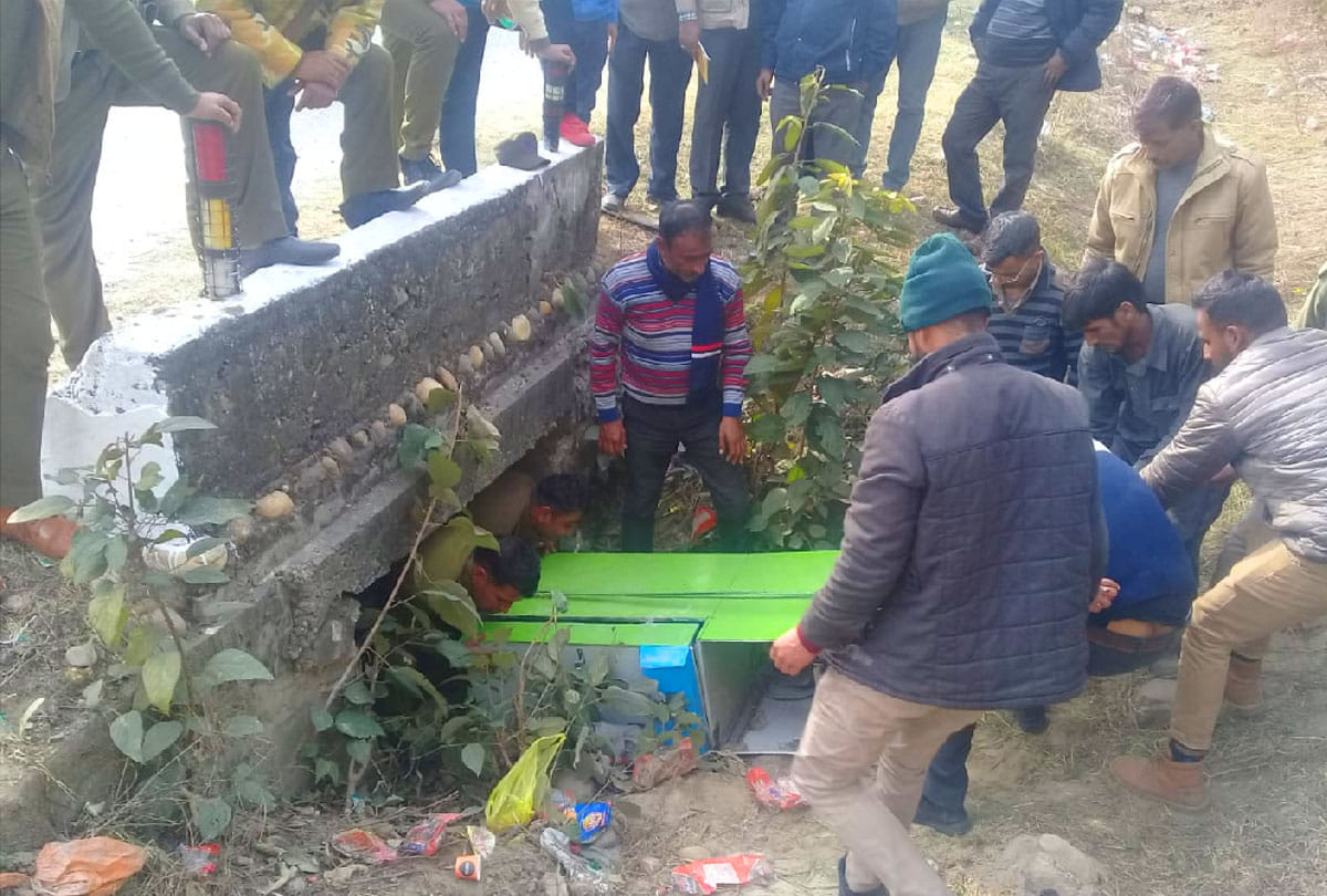 theif looted atm machine in domana jammu, it contained cash above ten lakh rupees