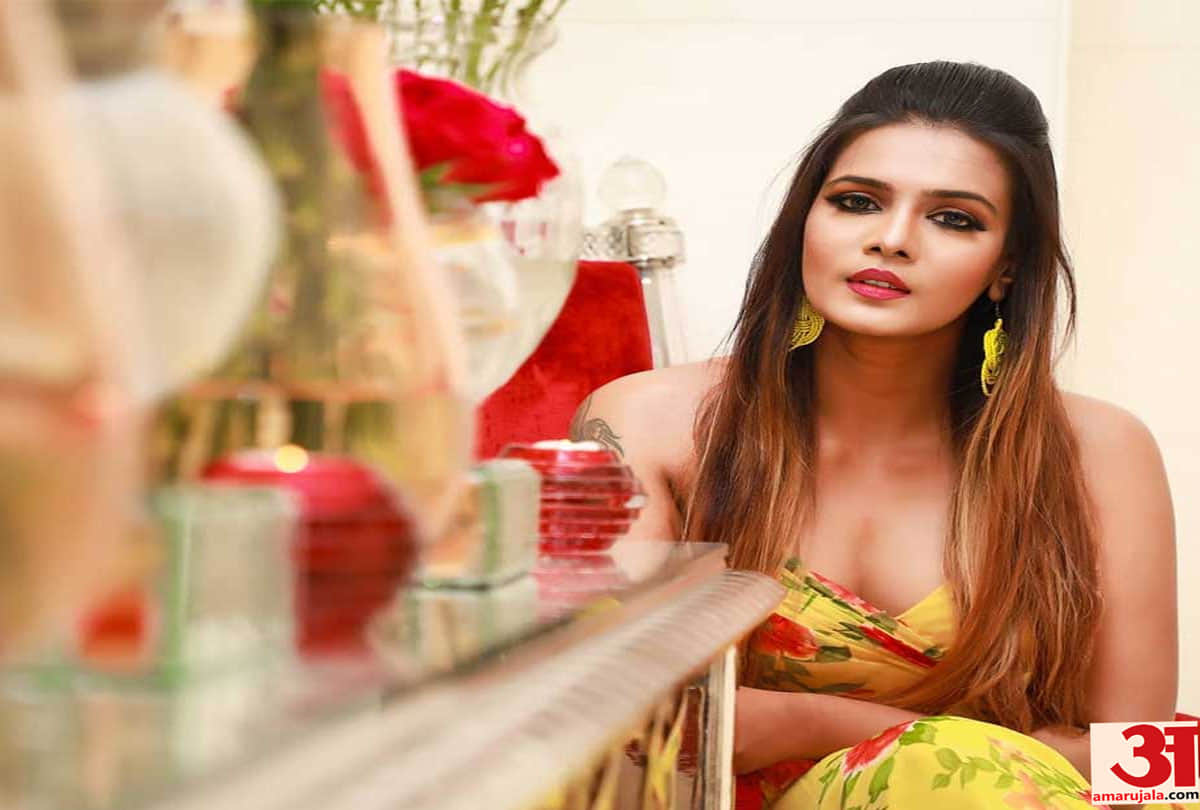 South actress Mira Mithun become internet sensation